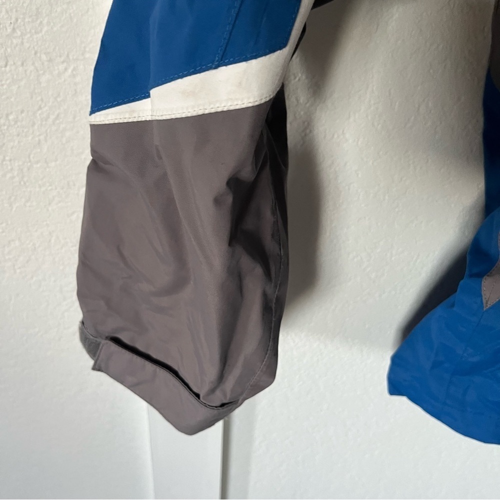 The North Face Boy's Large Hyvent Windbreaker Rain Coat. - Picture 5 of 11